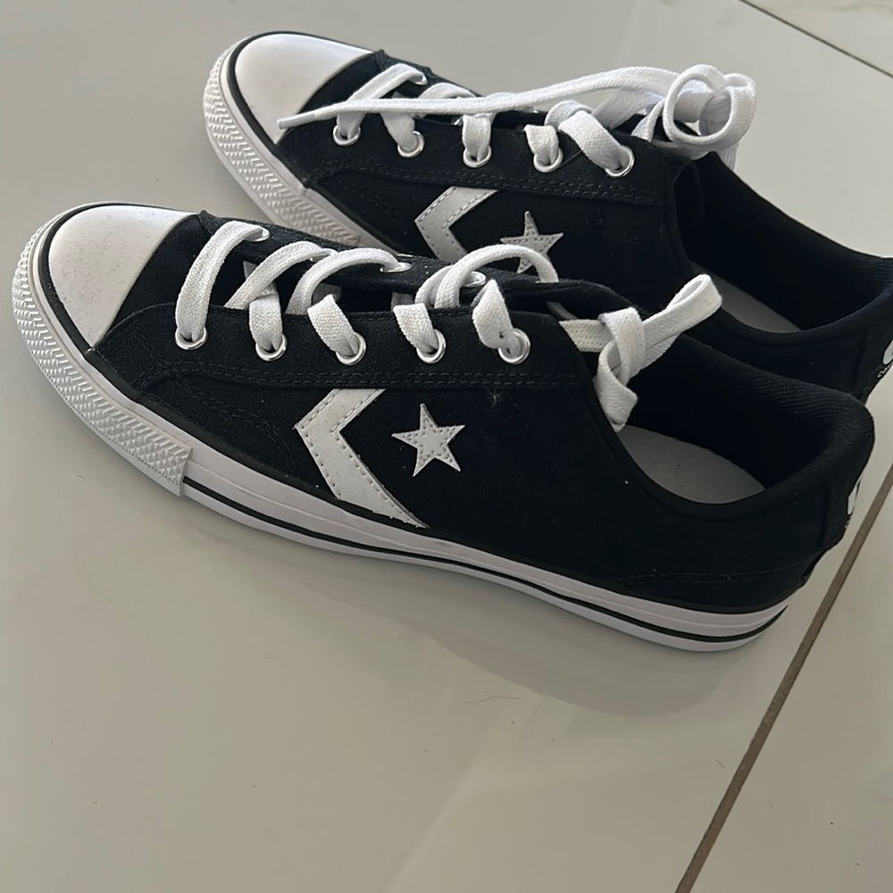 Converse Shoes Women’s Size 8